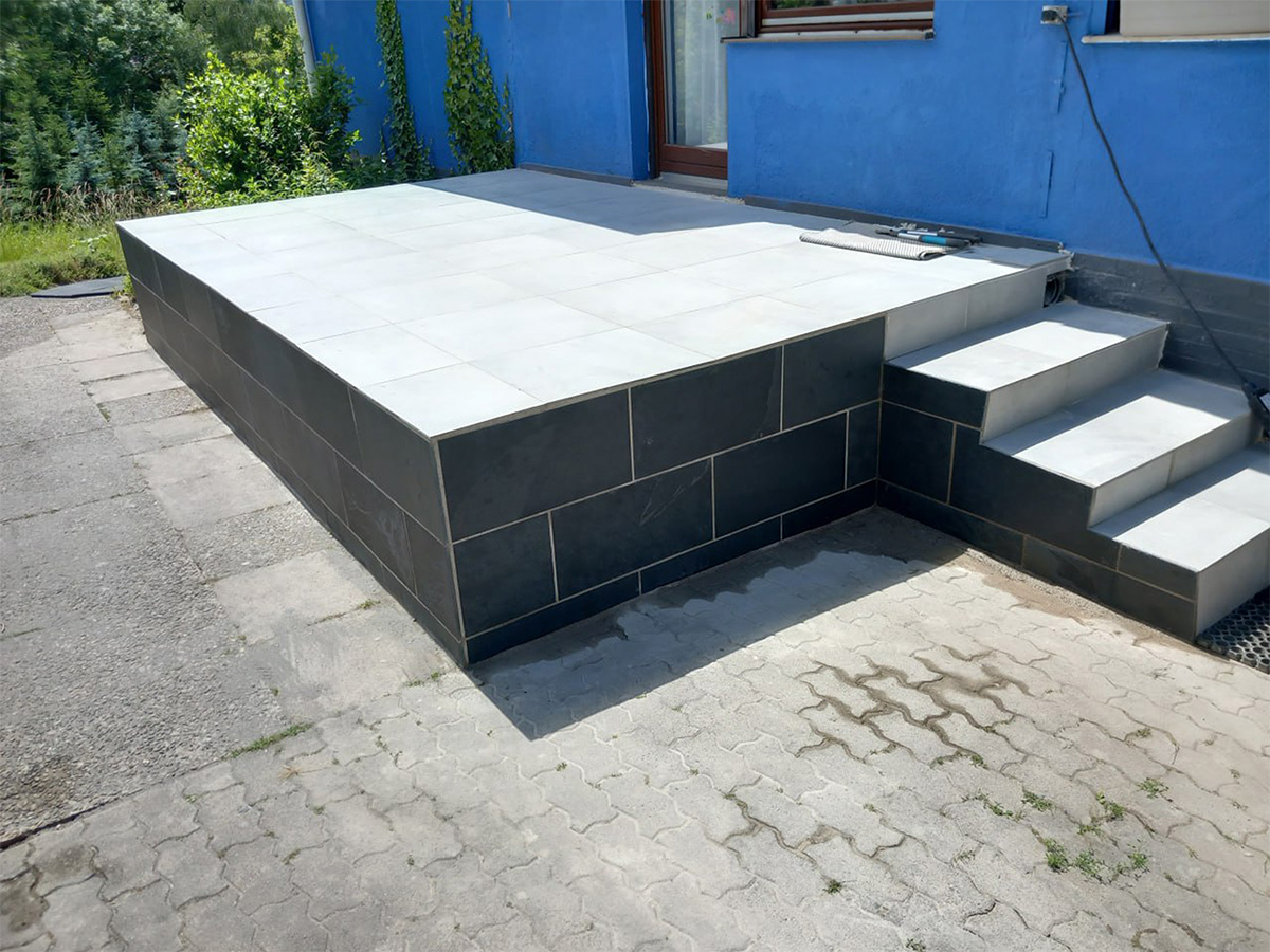 Verblendung einer Terrasse mit Schiefer